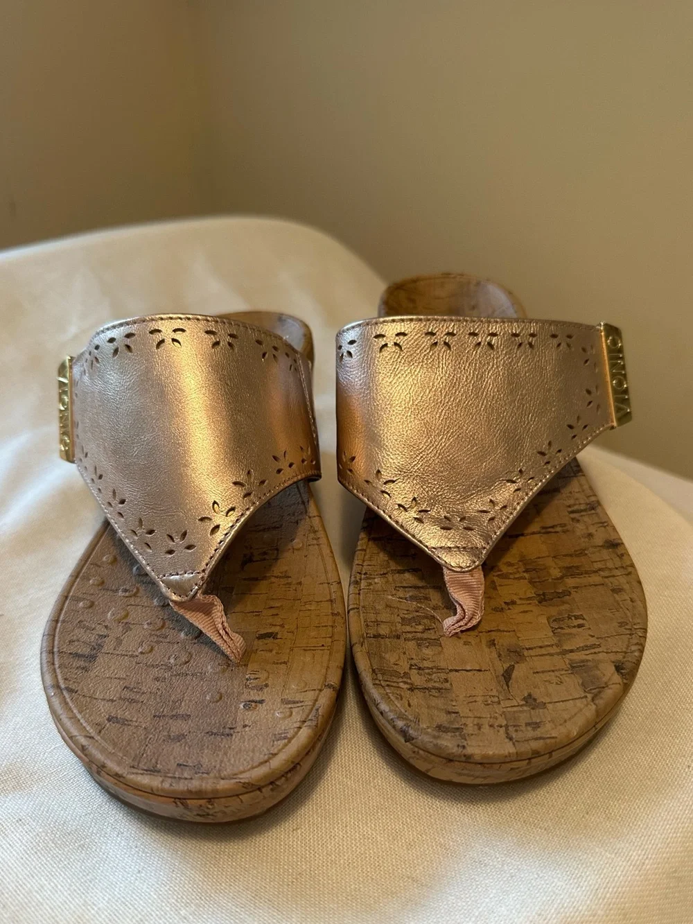 Vionic Anitra Rose Gold Metallic Platform Wedge Thong Cork Sandals US 6 Orthotic
